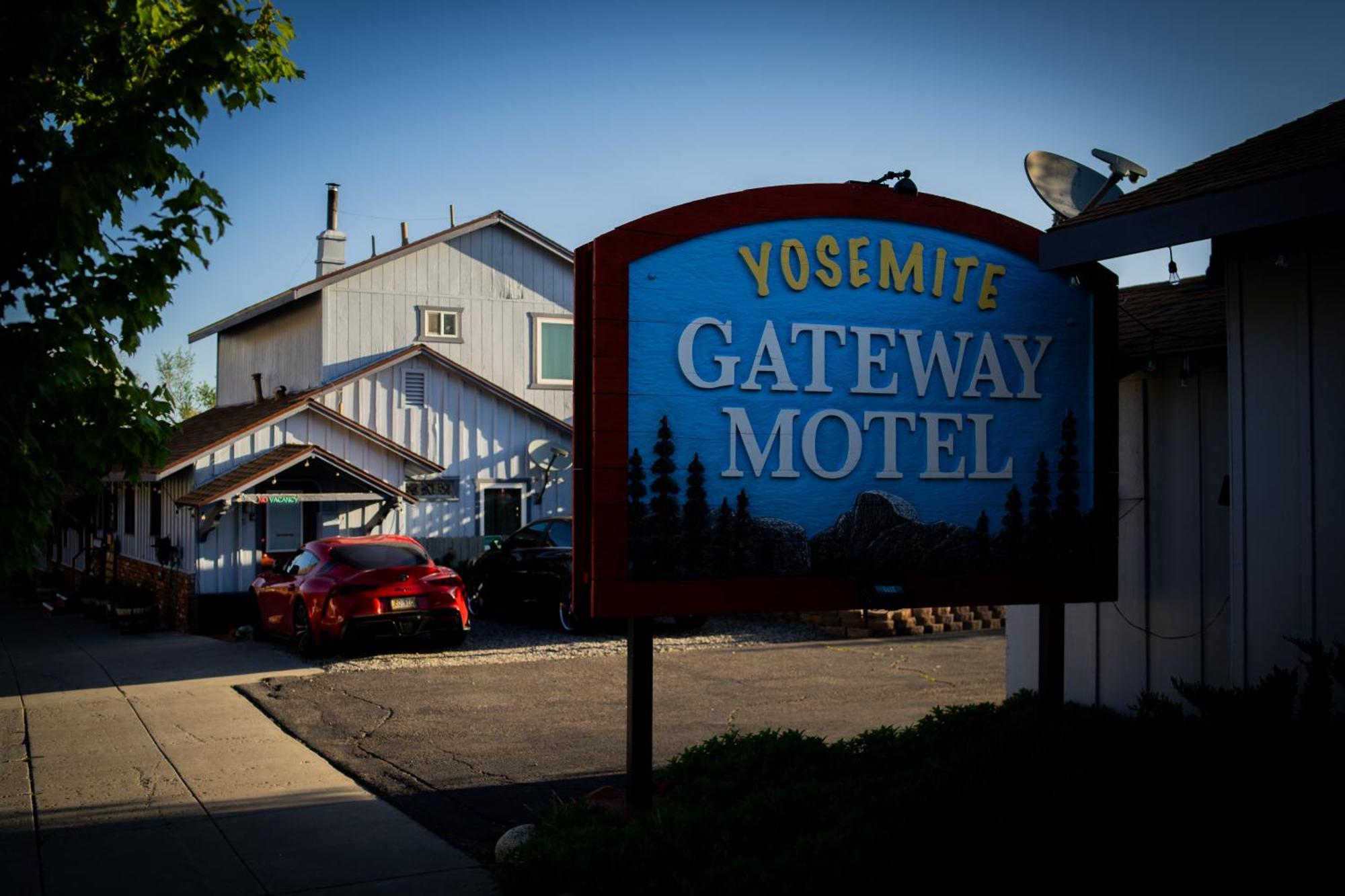 לי וינינג Yosemite Gateway Motel מראה חיצוני תמונה